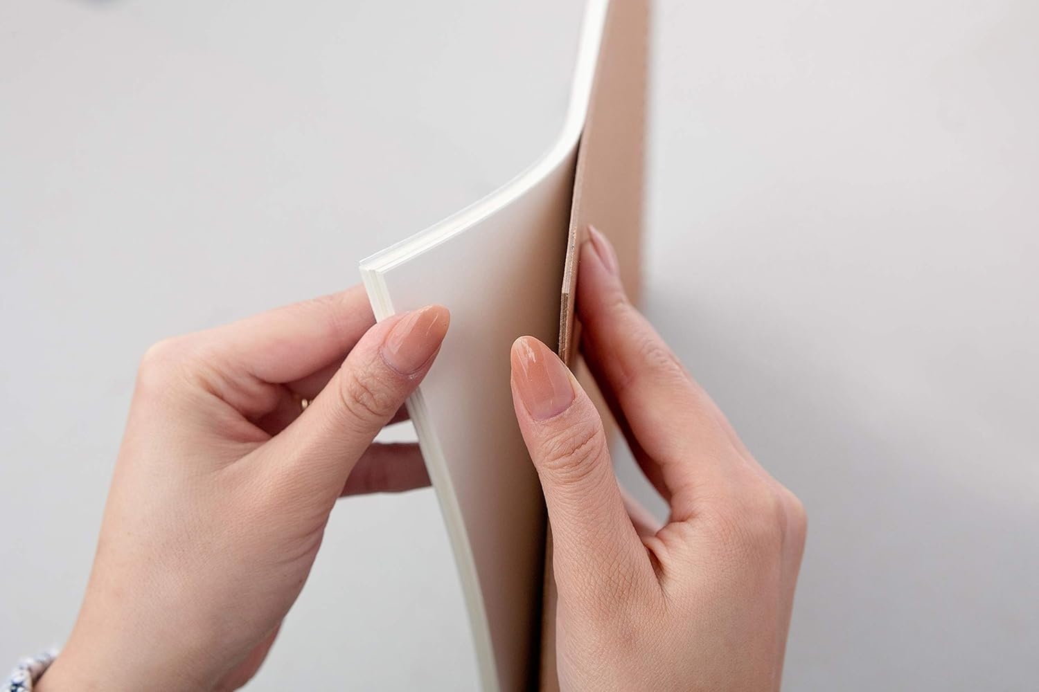Strathmore 300 Series Charcoal Paper Pad, Glue Bound, 11×17 inches, 32 Sheets (64lb/95g) – Artist Paper for Adults and Students – Charcoal and Pastel(18×24)